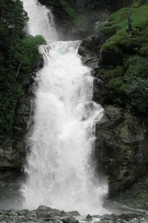 alaskawaterfall.jpg